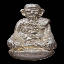 รูปเหมือนหล่อโบราณหลวงปู่หงษ์  รุ่นโปร่งฟ้า ปี2546 เนื้อเงิน