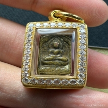 พระหลวงปู่ศุข วัดปากคลองมะขามเฒ่า พิมพ์ตัดชิดกลางสภาพสวยเดิม