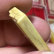 พระพุทธปางไสยาสน์ งาแกะเก่าแห้งหลังจารย์ ตัวจริง