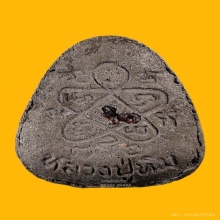 ปิดตาหลังยันห้าฝังพลอย เนื้อดำ หลวงปู่ทิม วัดระหารไร่