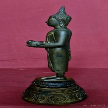 พระบูชาปางอุ้มบาตร (วันพุธกลางวัน) หลวงพ่อแพ รุ่นแรก ปี2498