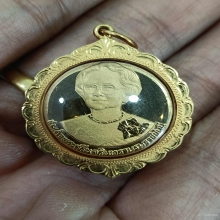 เหรียญสมเด็จย่าสุขภาพถ้วนหน้าเลี่ยมทอง