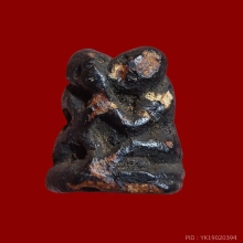 ลิงกอด ลพ.ม่วง วัดยางงาม