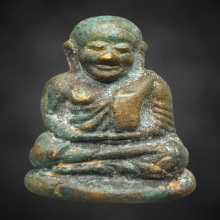 รูปหล่อหลวงพ่อเงินพิมพ์นิยมแป๊ะยิ้ม