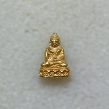 พระชัยวัฒน์หลวงพ่อคูณ รุ่นญาณ วิทยาคม เนื้อทองคำ พ.ศ. 2535