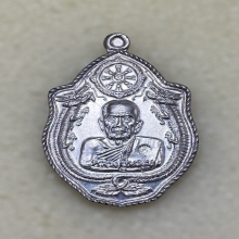 เหรียญหลวงปู่หมุน พิมพ์มังกรคู่ เนื้อเงิน พ.ศ.2543 