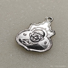 หลวงปู่ทิม เหรียญน้ำเต้าหลังนูน 2517 บล็อกปากแตกน้อย สวยๆ