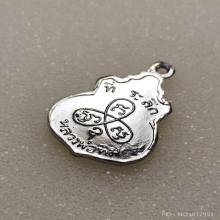 หลวงปู่ทิม เหรียญน้ำเต้าหลังนูน 2517 บล็อกปากแตกน้อย สวยๆ