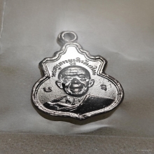 หลวงปู่ทิม เหรียญน้ำเต้าหลังนูน 2517 บล็อกปากแตกน้อย สวยๆ