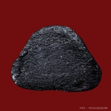 พระปิดตาหลวงปู่เฮี้ยง เนื้อผงคลุกรัก หลังเรียบ (พิมพ์จิ๋ว)