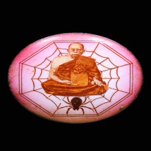 ล็อกเก็ตแมงมุมเรียกทรัพย์หลวงปู่สุภา กันตสีโล