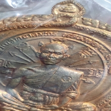 เหรียญชนะมาร 1 หลวงพ่อคูณ สภาพ100% กล่องเดิม+ซองเดิม ปี 2537