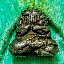 พระปิดตาหลวงพ่อทับ วัดทอง เนื้อเมฆพัด พิมพ์หัวบายศรี 