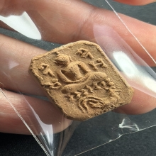 พระหลวงพ่อปาน วัดบางนมโค พิมพ์ ขี่ไก่หาง4เส้นบัว2ชั้น ไก่ฟ้า