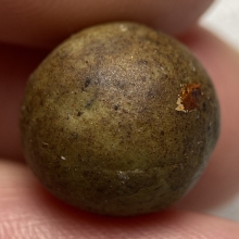 ลูกอมสีผึ้ง หลวงพ่อสงวน วัดไผ่พันมือ จ.สุพรรณบุรี