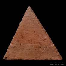 พระนางพญา หลวงปู่โต๊ะ พิมพ์อกนูน เนื้อดิน ปี2472