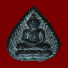 พระกลีบบัวรัศมี หลังยันต์ เนื้อตะกั่ว(ผสมขี้นกเขเปล้า) 