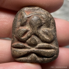 พระปิดตา เนื้อผงเก่าปีลึก (ไม่ทราบที่)