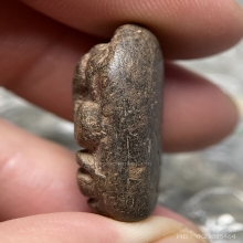 พระปิดตา เนื้อผงเก่าปีลึก (ไม่ทราบที่)