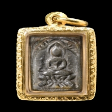 หลวงปู่ศุข ข้างอุ เนื้อชินตะกั่ว เลี่ยมทอง