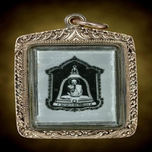 รูปถ่ายแจกทานหลังยันต์ 3 แถว ปี 2517 หลวงพ่อพรหม วัดช่องแค