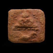 หลวงพ่อปานพิมพ์ไก่สามเส้นราคาย่อมเยาว์เอาไว้ใช้สบายใจครับ