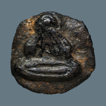 พระปิดตา หลวงพ่อบ๊วย วัดท่าลาด พิมพ์กลีบบัวเศียรแหลม