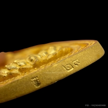 เหรียญพระพุทธลีลา วัดพระพุทธบาท ปี2545 เนื้อทองคำ99.99%