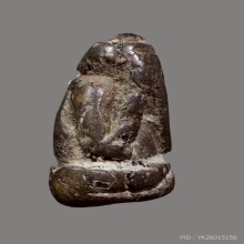 พระปิดตาเนื้อผงคลุกรักเก่า