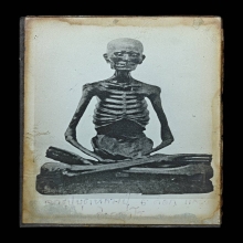 รูปถ่ายบูชาหลวงปู่เดินหน อิเกสาโร จุดธูปบูชา ๕ ดอก