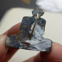 พระหลวงพ่อพรหม เข่ากว้างหลังเข็มกลัด