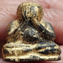 พระปิดตาไม้แกะปิดทองเก่า มีตลับเงิน