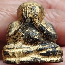 พระปิดตาไม้แกะปิดทองเก่า มีตลับเงิน