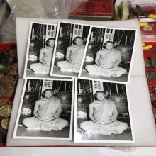 รูปถ่ายขาว ดำ พระอาจารย์วัน สวย สมบูรณ์ ครับ 