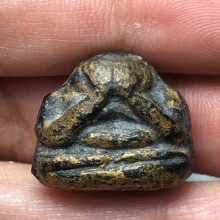 พระปิดตา เจ้าคุณวิเชียร ปี 2519 เนื้อผงคลุกรักปิดทอง 