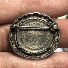 เหรียญ เข็มกลัด มหารัตนอุบาสิกาจันทร์ แม่ชีจันทร์ขนนกยูงลงยา