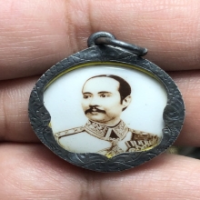 ล็อก เก็ต ร.5 เลี่ยมกรอบเงิน แกะลาย