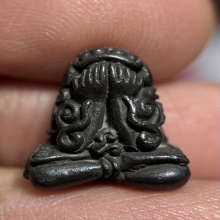 พระปิดตามหาลาภ หลวงพ่อเกษม ปี18 เนื้อนวโลหะ