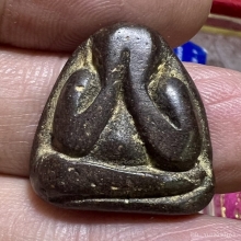 ปิดตาผงคลุกรัก หลังยันต์ สายชลบุรี สวยสมบูรณ์เก่าจัดหายาก