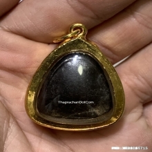 พระปิดตาหลวงพ่อทับ วัดทอง เนื้อผงคลุกรัก