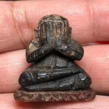 พระปิดตาไม้โพธิ์แกะ หลวงปู่รอด วัดโคนอน