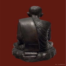 พระบูชาหลวงปู่มั่น ฐานภูเขา 7 นิ้ว  ** ตัวอักษรแกะมือ **  