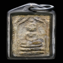 พระกรุวัดนก จ.อ่างทอง พิมพ์ฐาน3ชั้นข้างยันต์ อุ.