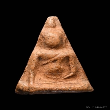 พระนางพญาพิมพ์เข่าตรง มือตกเข่า