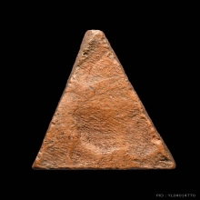 พระนางพญาพิมพ์เข่าตรง มือตกเข่า