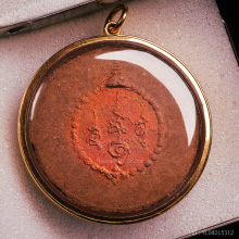 แว่นกลม ปี30 (รุ่นแรก) เนื้อไม้ปัดนาก(สภาพสวยแชมป์)