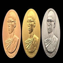 #พระทองคำ.. เหรียญทรงผนวชพลังแผ่นดิน 