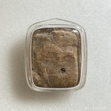 หลวงพ่อปาน พิมพ์ทรงนกฐานเขียง  เนื้อดินเผา พ.ศ. 2460