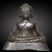 พระบูชาล้านช้างเนื้อเงิน