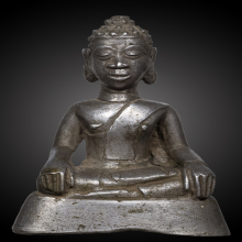 พระบูชาล้านช้างเนื้อเงิน